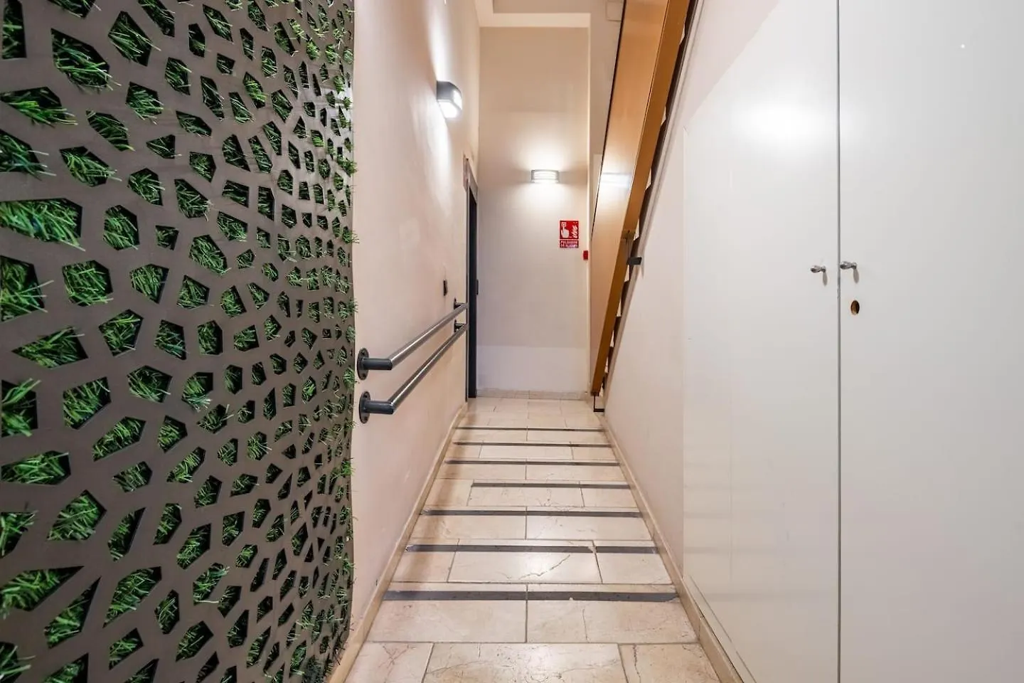 Komodo Sierpes: Bright & Classy Central Apartment セビリア スペイン