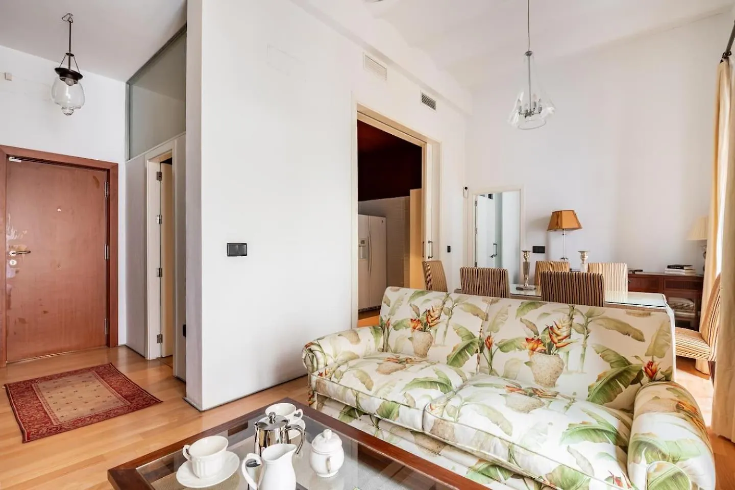 Komodo Sierpes: Bright & Classy Central Apartment セビリア 0*,  スペイン