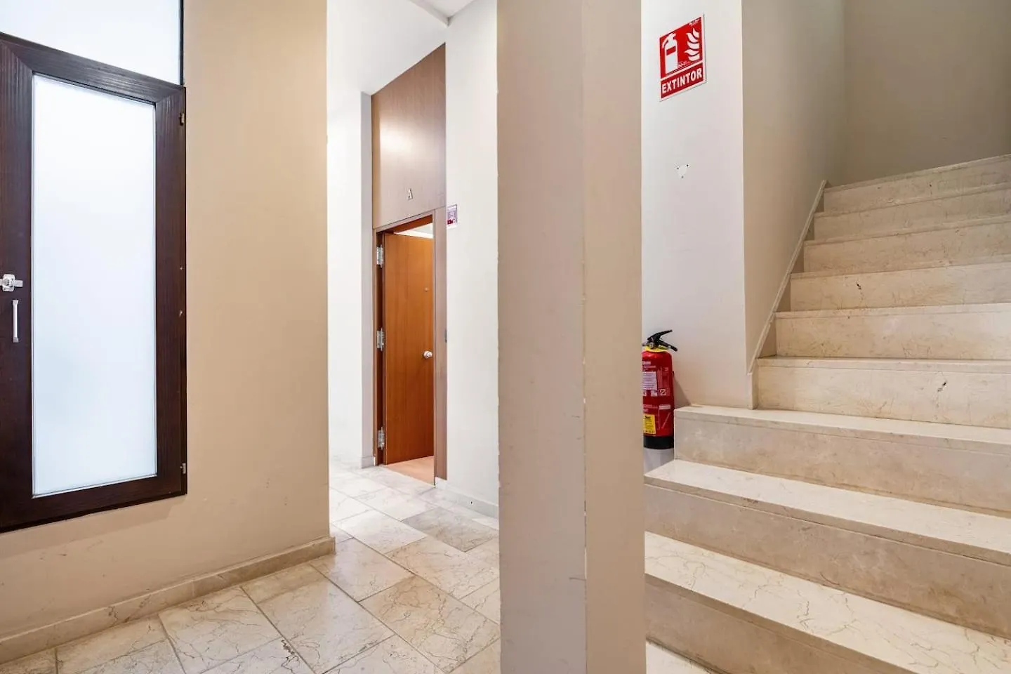 Komodo Sierpes: Bright & Classy Central Apartment セビリア