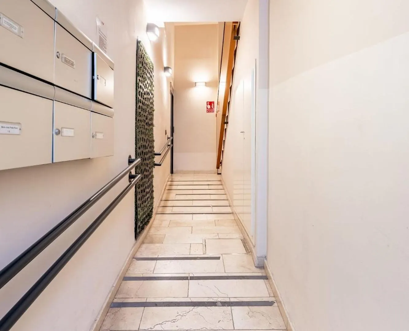 Komodo Sierpes: Bright & Classy Central Apartment セビリア