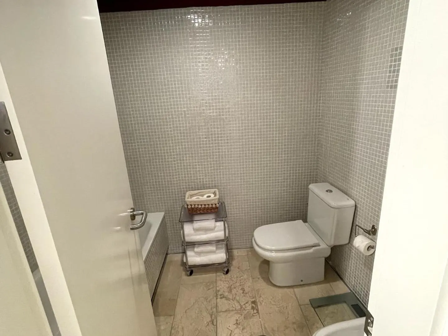 Komodo Sierpes: Bright & Classy Central Apartment セビリア 0*,  スペイン